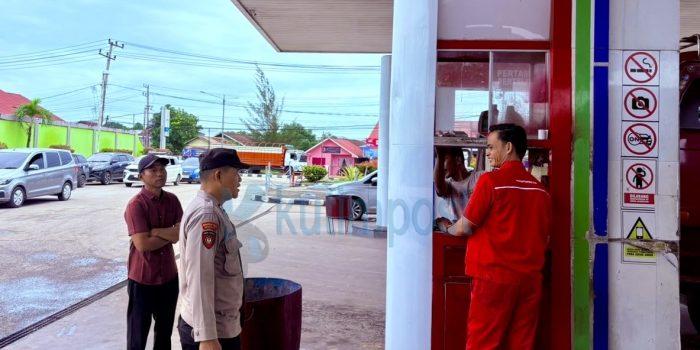 Polsek Sangatta Utara Patroli Dua SPBU, Pastikan Distribusi BBM Berjalan Aman