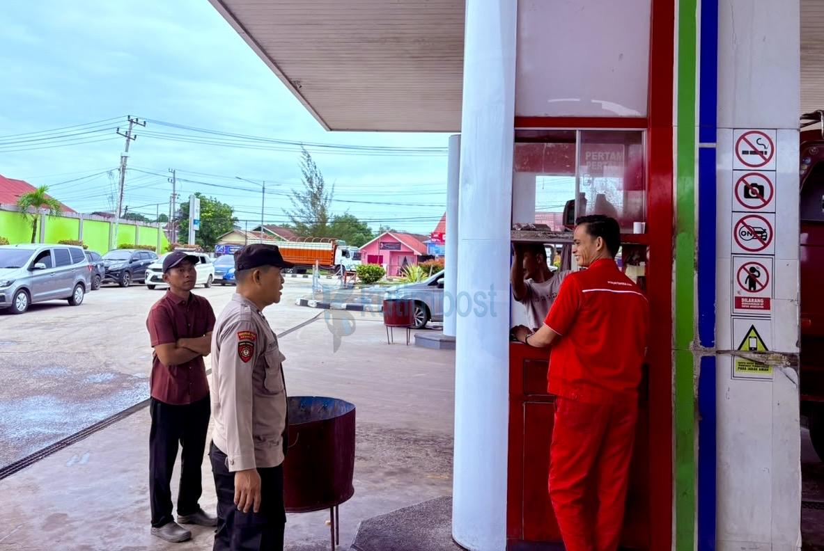 Polsek Sangatta Utara Patroli Dua SPBU, Pastikan Distribusi BBM Berjalan Aman