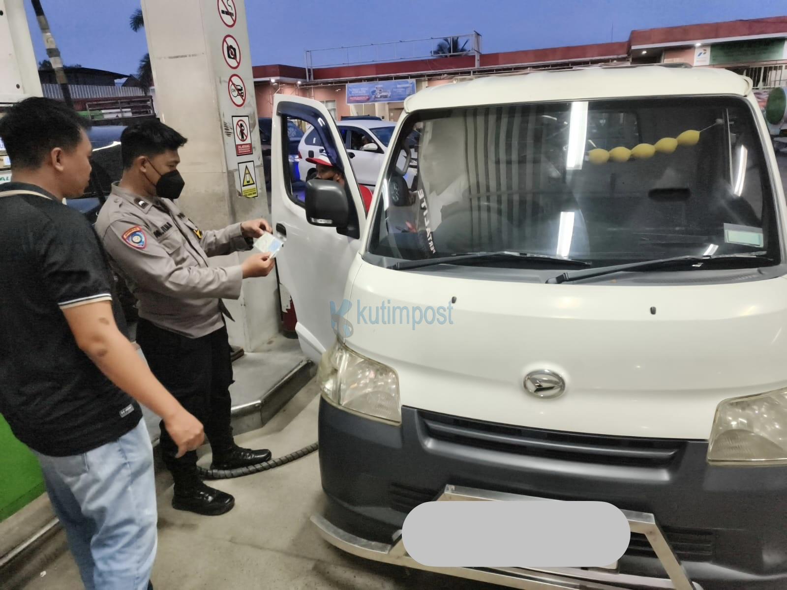 Pengawasan Diperketat! Polsek Sangatta Utara Pastikan Penyaluran BBM Subsidi Tepat Sasaran Pengawasan Diperketat! Polsek Sangatta Utara Pastikan Penyaluran BBM Subsidi Tepat Sasaran