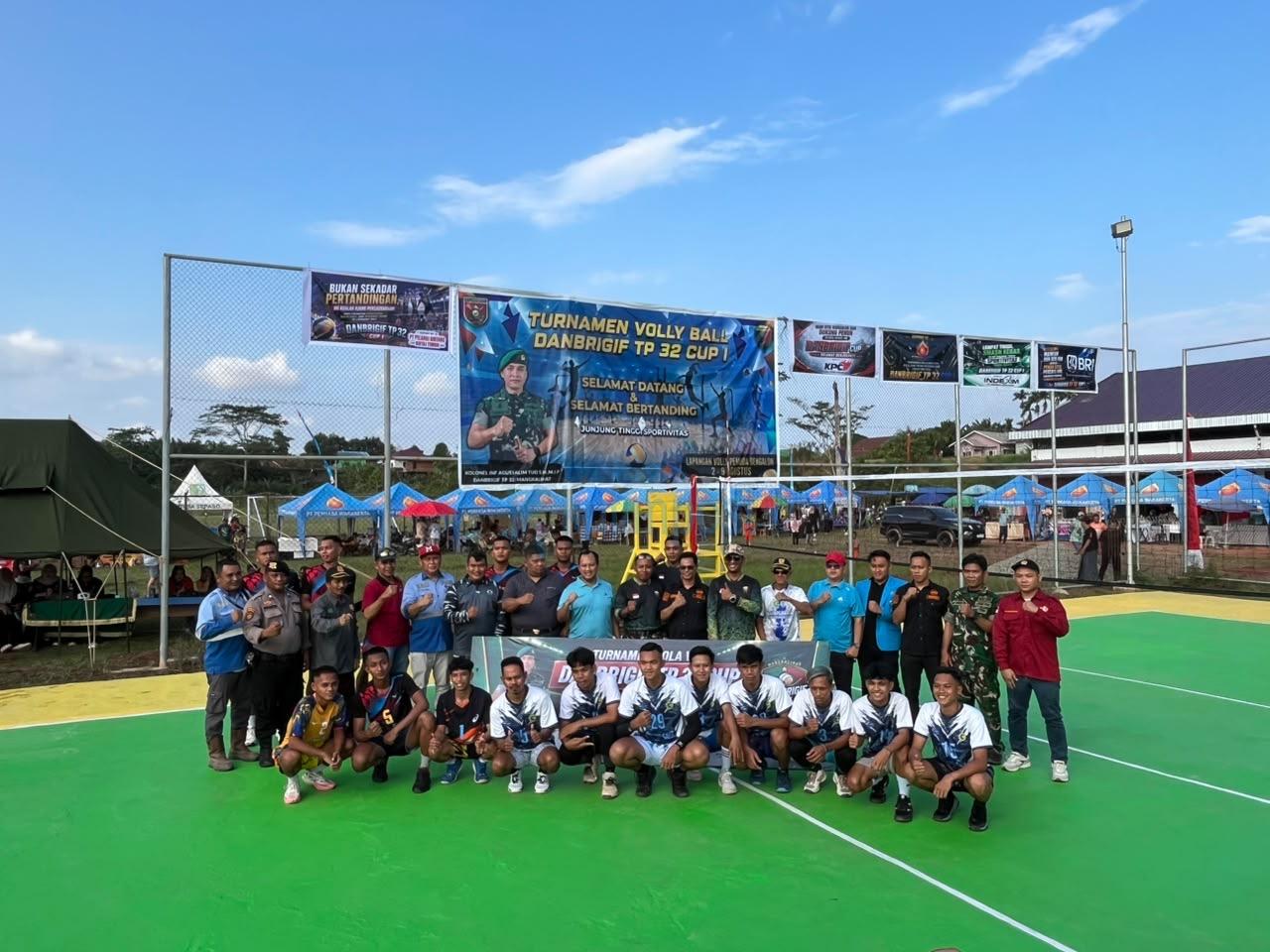 Brigif TP 32 Mangkalihat Rayakan HUT Ke-1 Bersama Masyarakat Lewat Turnamen Bola Voli