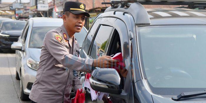 Gerakan Seribu Bendera Menggema di Sangatta! Forkopimda dan Kapolsek Turun ke Jalan