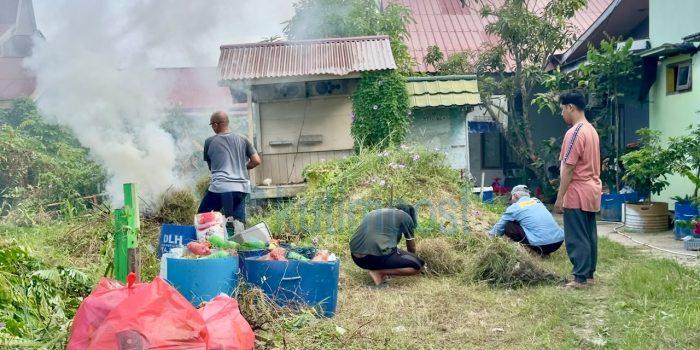 Semangat Kemerdekaan Mulai Terasa! Warga Gang Musholla Dalam Gotong Royong Percantik Lingkungan