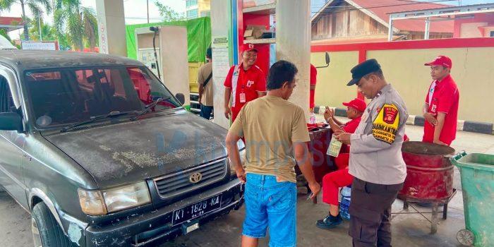 Polsek Sangatta Utara Perketat Pengamanan SPBU STC, Cek Barcode dan STNK Pengendara
