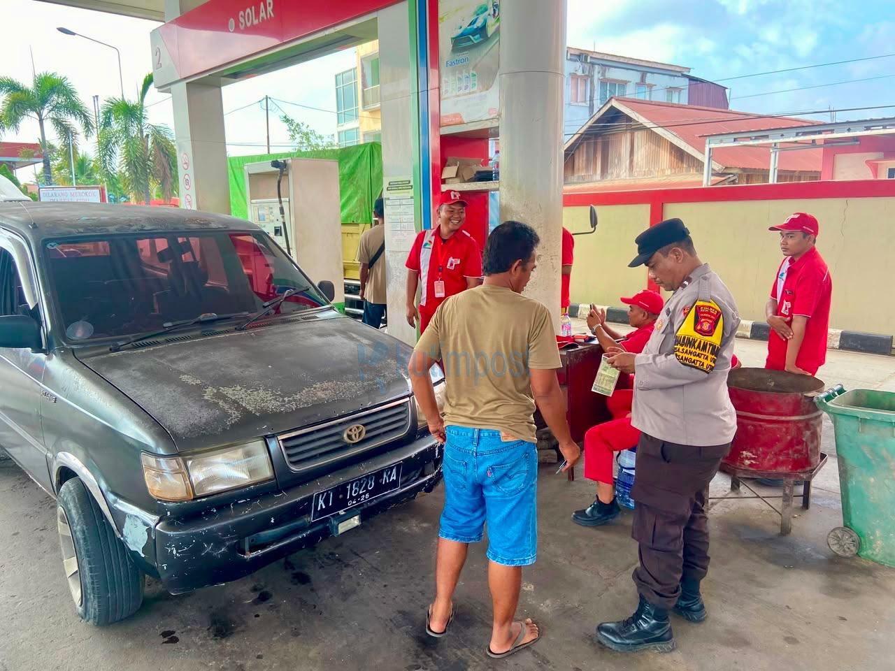 Polsek Sangatta Utara Perketat Pengamanan SPBU STC, Cek Barcode dan STNK Pengendara