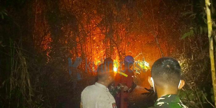 Polsek Sangatta Utara Gerak Cepat Padamkan Karhutla di Singa Geweh, 1 Hektare Lahan Terbakar