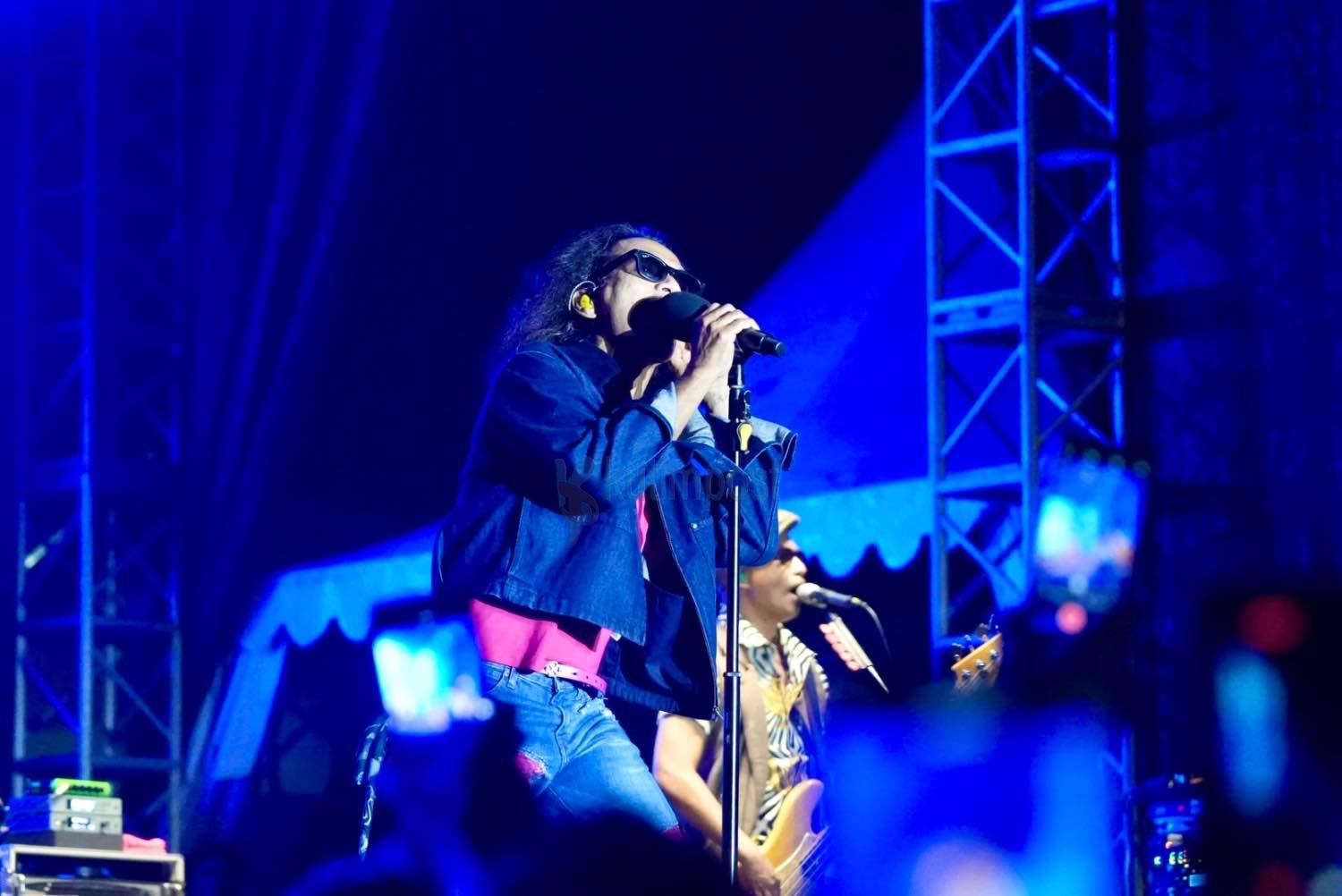 Slank Meriahkan Rame-Ramein Fest, Ribuan Slankers Tumpah di Stadion Kudungga Slank Meriahkan Rame-Ramein Fest, Ribuan Slankers Tumpah di Stadion Kudungga