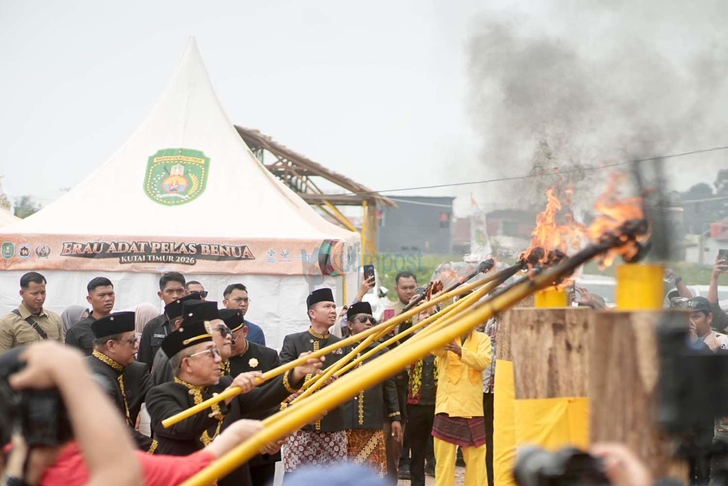 Erau Kutim 2026: Brong Api Menyala, Budaya Leluhur Tetap Terjaga Erau Kutim 2026: Brong Api Menyala, Budaya Leluhur Tetap Terjaga